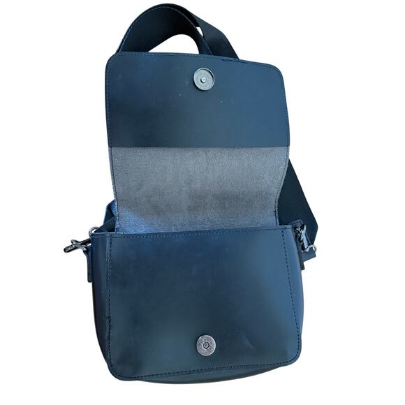 Claudia Canova Faux Leather Black Crossbody Bag with Adjustable Strap - Picture 4 of 9